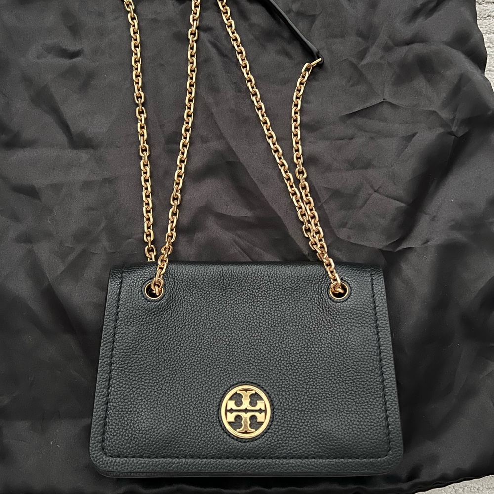 TORY BURCH CARSON CONVERTIBLE SHOULDER BAG.